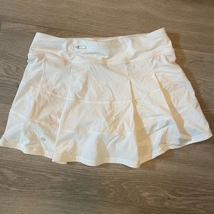 White lululemon pace rival skirt